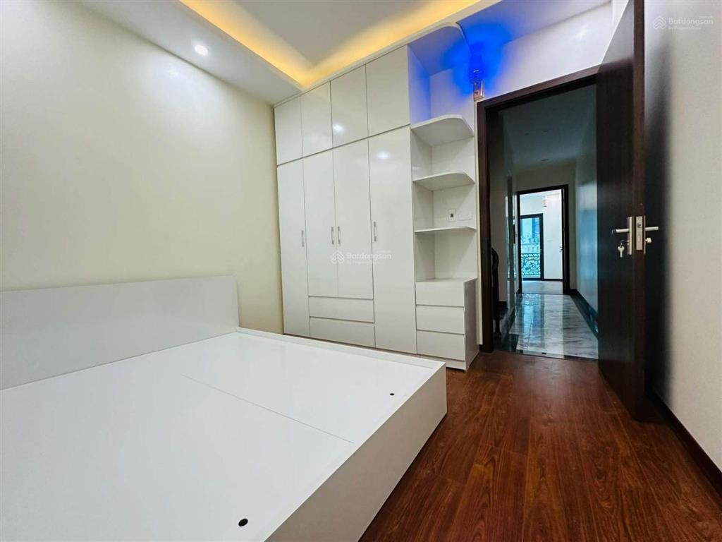 Bán nhà phú diễn 40m, 5 tầng thang máy, chỉ 11.5 tỷ phân lô, 50m ôtô tránh, nhà mới tinh, pull côn