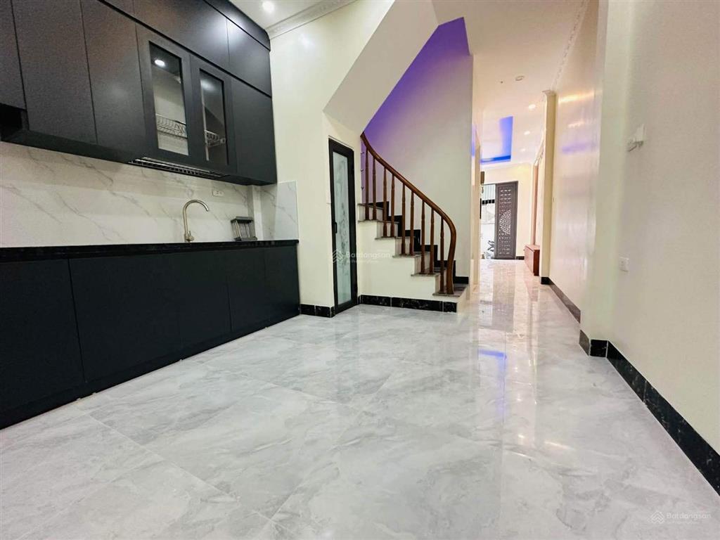 Bán nhà phú diễn 40m, 5 tầng thang máy, chỉ 11.5 tỷ phân lô, 50m ôtô tránh, nhà mới tinh, pull côn