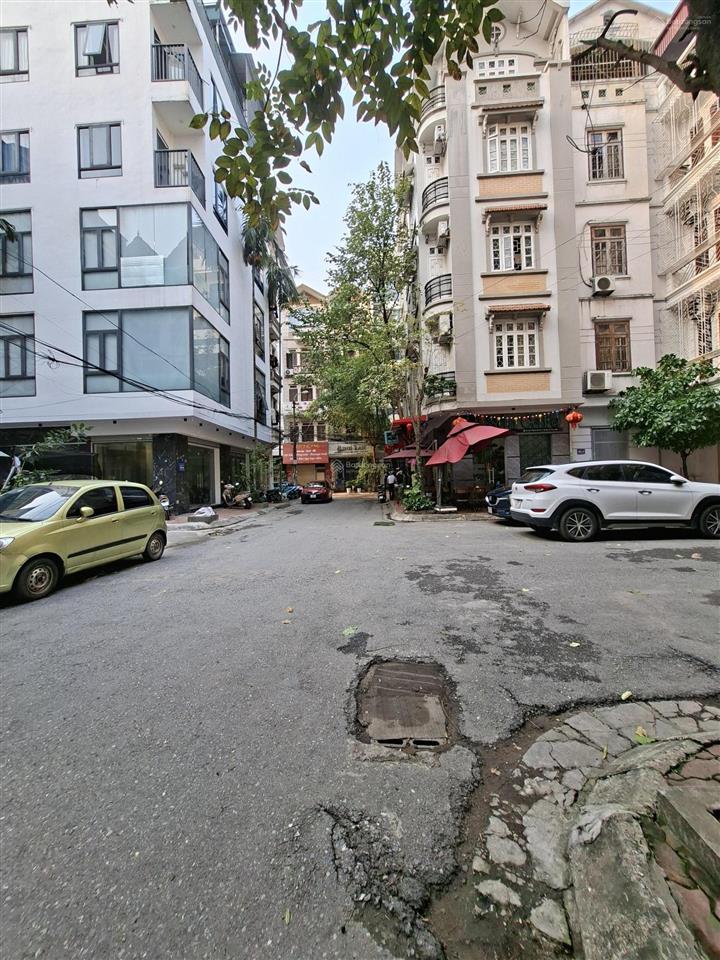 Bán nhà phố nguyễn đổng chi 68m 6 tầng thang máy lô góc ô tô tránh 31.5 tỷ
vị trí đẹp tt từ liêm