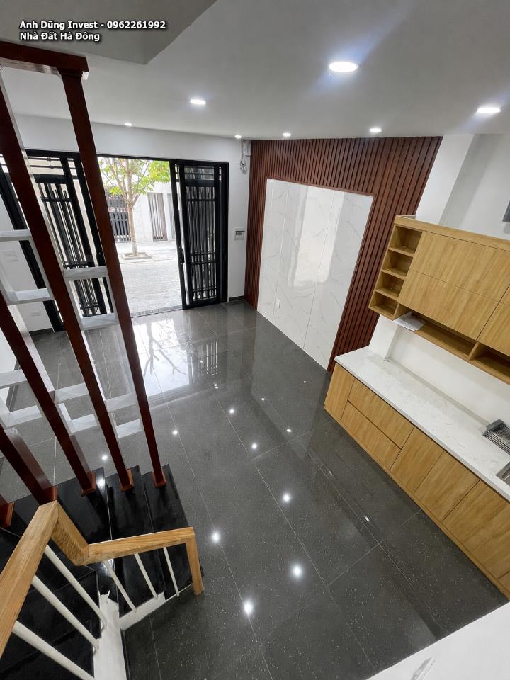 Bán nhà Đồng Nhân 31m², 4 tầng, mặt tiền rộng, Gần Trường, Chợ 300 m— 5.2 tỷ