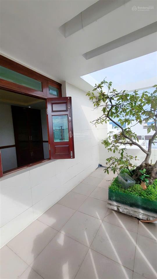 Cho thuê nhà 8m mặt tiền đường ven biển. đầy đủ nội thất cao cấp, 6 phòng ngủ, 5 phòng tắm