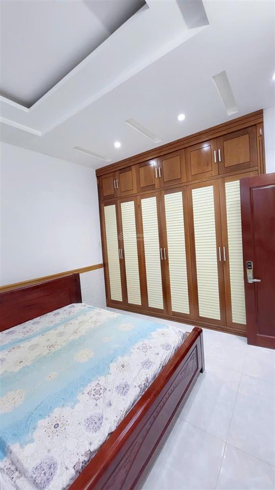 Cho thuê nhà 8m mặt tiền đường ven biển. đầy đủ nội thất cao cấp, 6 phòng ngủ, 5 phòng tắm