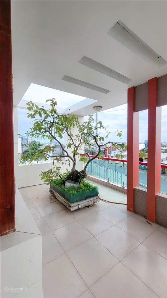 Cho thuê nhà 8m mặt tiền đường ven biển. đầy đủ nội thất cao cấp, 6 phòng ngủ, 5 phòng tắm