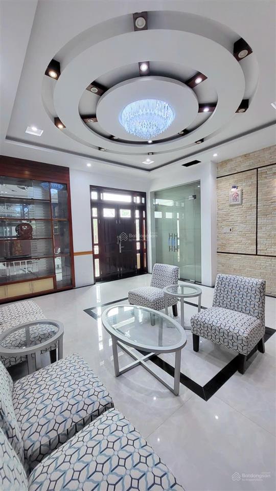 Cho thuê nhà 8m mặt tiền đường ven biển. đầy đủ nội thất cao cấp, 6 phòng ngủ, 5 phòng tắm