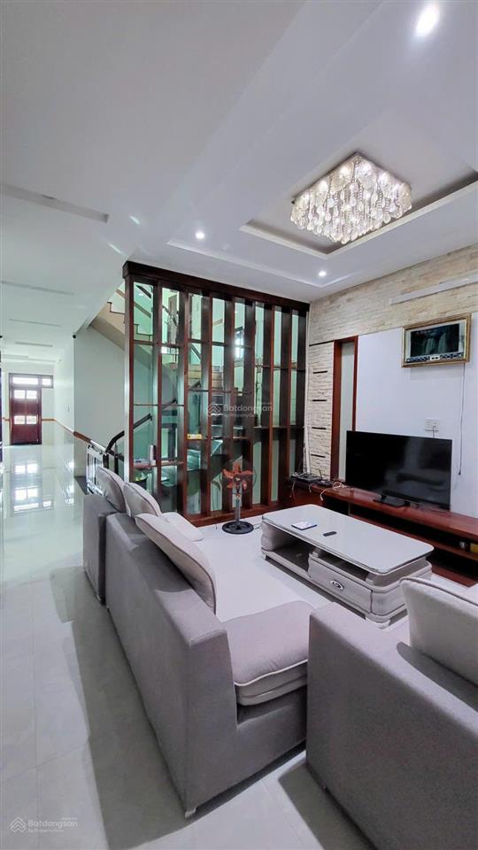 Cho thuê nhà 8m mặt tiền đường ven biển. đầy đủ nội thất cao cấp, 6 phòng ngủ, 5 phòng tắm