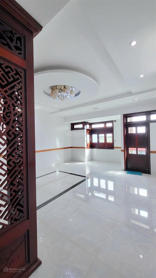 Cho thuê nhà 8m mặt tiền đường ven biển. đầy đủ nội thất cao cấp, 6 phòng ngủ, 5 phòng tắm