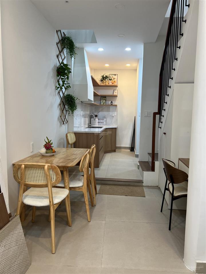 Nhà mới rất đẹp sát mặt tiền phan văn trị cách chỉ một căn  3 lầu rất thoáng và chill  6,75 tỷ