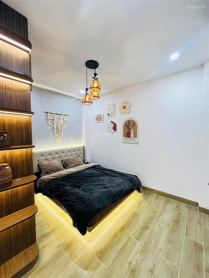 Bán nhà mới siêu đẹp vừa hoàn thiện nở hậu oto để trước nhà