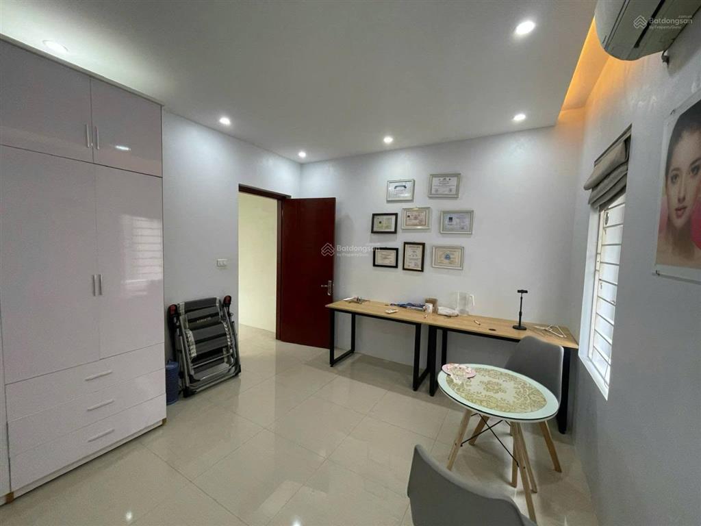 Bán bt liền kề kđt văn phú hà đông, gần cột đồng hồ lacasta. nhà đã hoàn thiện. giá 18,35 tỷ