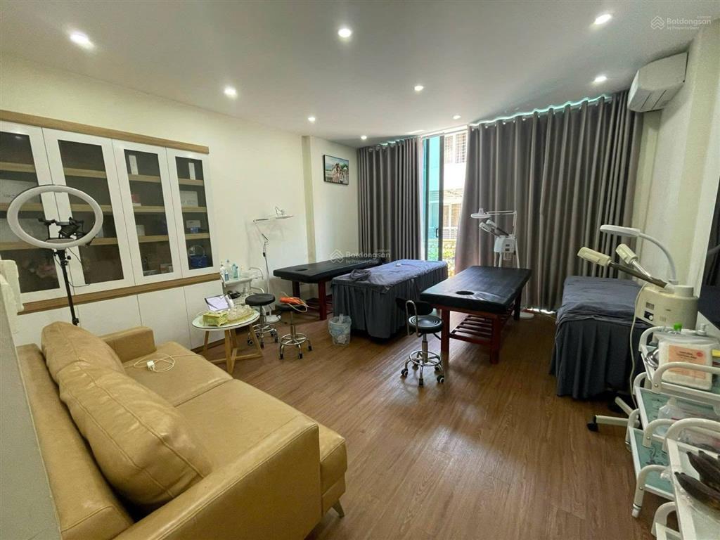 Bán bt liền kề kđt văn phú hà đông, gần cột đồng hồ lacasta. nhà đã hoàn thiện. giá 18,35 tỷ