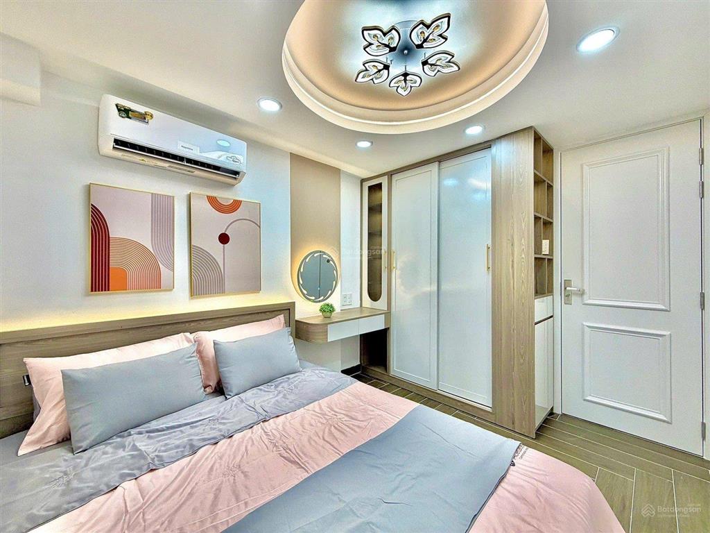 Nhà sát mặt tiền 4 tầng  khu vip 6.75 tỷ phú nhuận 4 tầng hẻm xe hơi thông thoáng 6.75 tỷ
