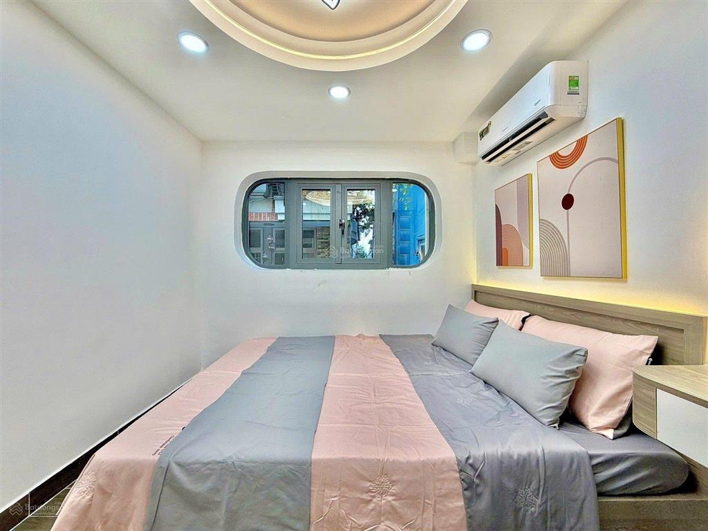 Nhà sát mặt tiền 4 tầng  khu vip 6.75 tỷ phú nhuận 4 tầng hẻm xe hơi thông thoáng 6.75 tỷ