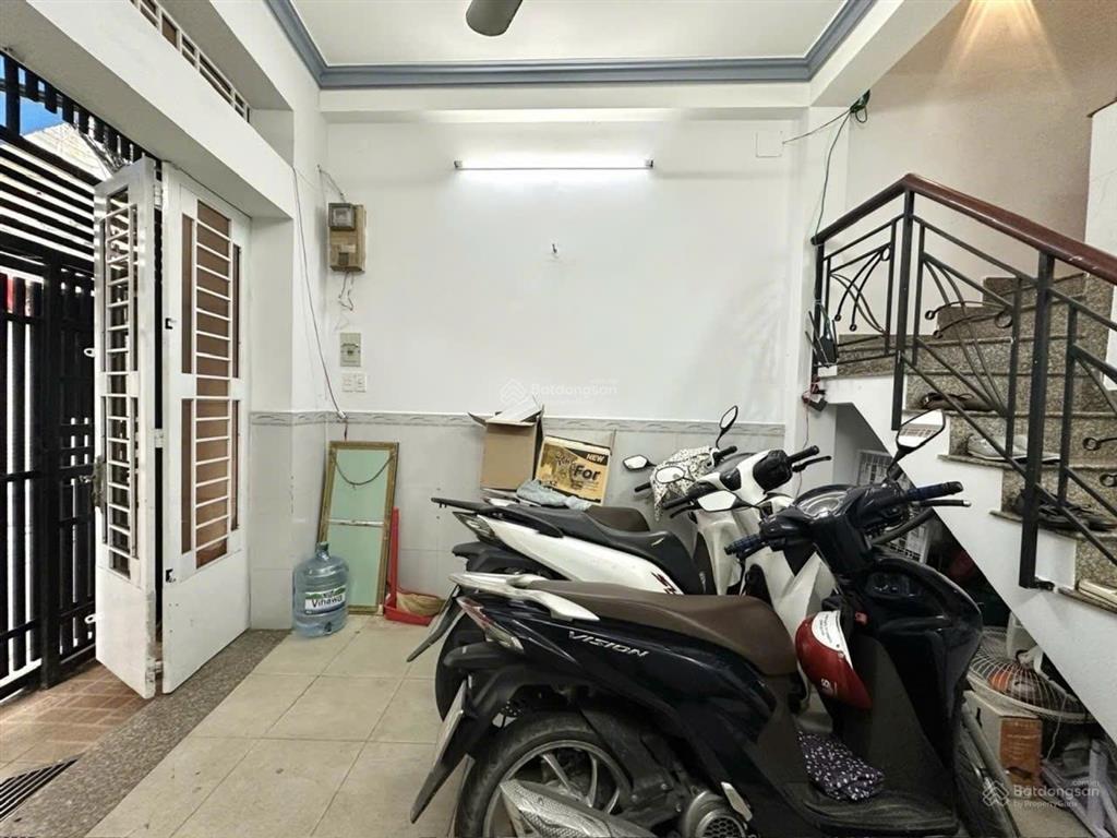 Xe hơi đổ cổng, nhà 3 tầng hoàng hoa thám , phú nhuận  giá 7,45 tỷ