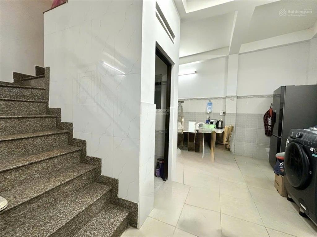 Xe hơi đổ cổng, nhà 3 tầng hoàng hoa thám , phú nhuận  giá 7,45 tỷ
