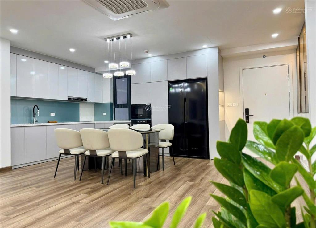 Chính chủ cần bán gấp căn hộ chung cư vườn đào 136m2 tầng cao view thoáng giá 10.3 tỷ.