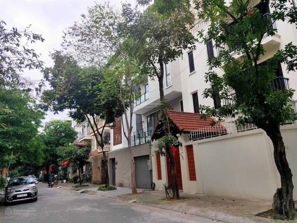 Chính chủ cần bán gấp biệt thự 220 phố trần kim xuyến đường rộng thông thoáng giá 93 tỷ.