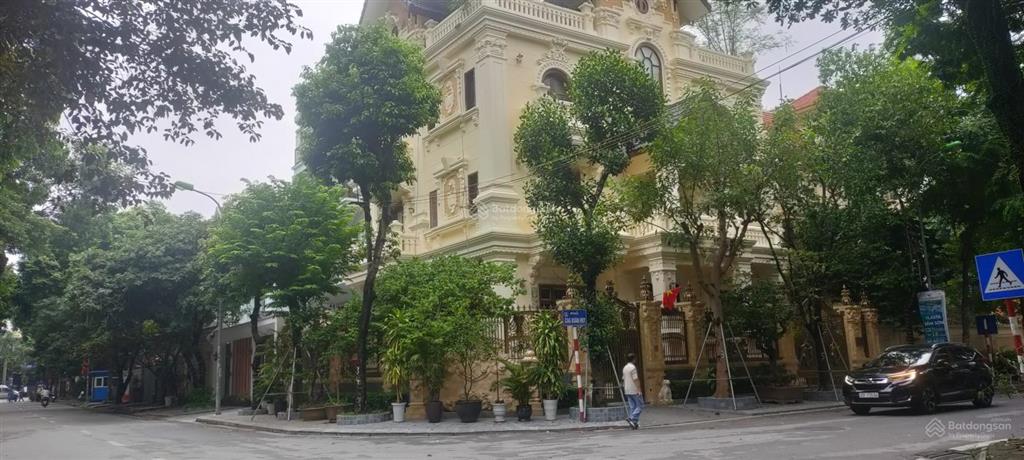 Chính chủ cần bán gấp biệt thự 296m2 lô góc phố trần kim xuyến giá 156 tỷ.