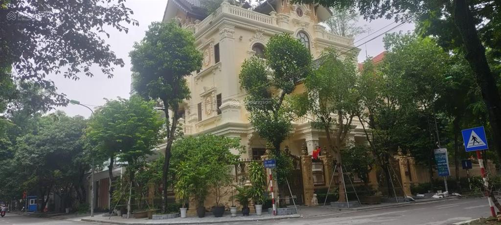 Chính chủ cần bán gấp biệt thự 296m2 lô góc phố trần kim xuyến giá 156 tỷ.