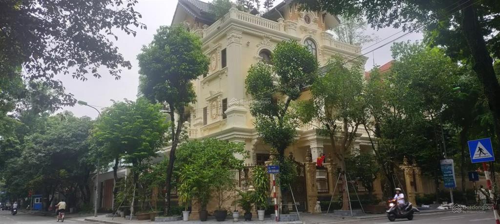 Chính chủ cần bán gấp biệt thự 296m2 lô góc phố trần kim xuyến giá 156 tỷ.