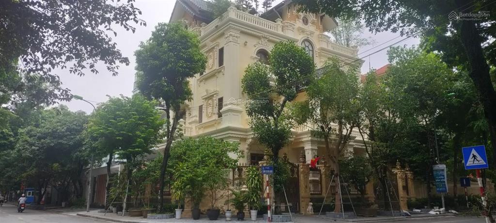 Chính chủ cần bán gấp biệt thự 296m2 lô góc phố trần kim xuyến giá 156 tỷ.