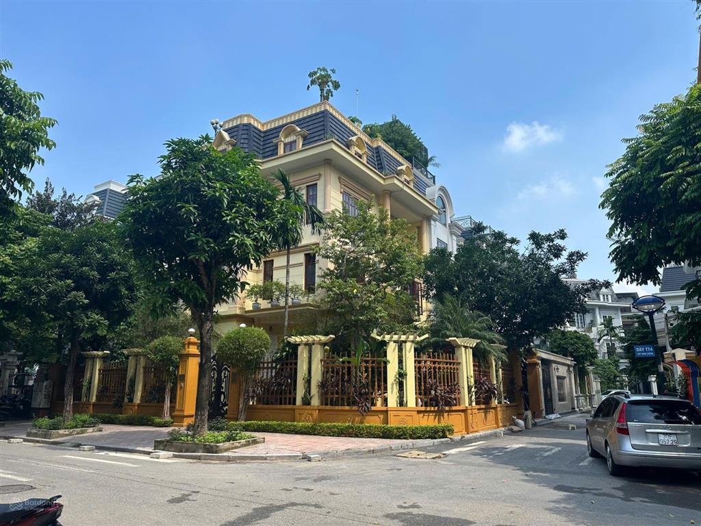 Cần bán gấp biệt thự 315m2 phố thành thái  khu đô thị dịch vọng, cạnh công viên cầu giấy giá 87 tỷ