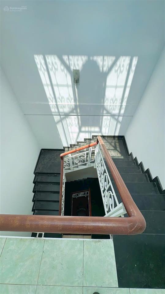 Bán nhà kdc cao lỗ, diện tích 4x20m, kết cấu 1 trệt 2 lầu và sân thượng