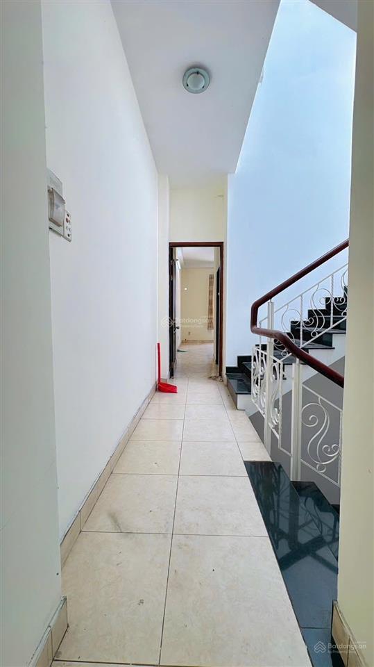 Bán nhà kdc cao lỗ, diện tích 4x20m, kết cấu 1 trệt 2 lầu và sân thượng