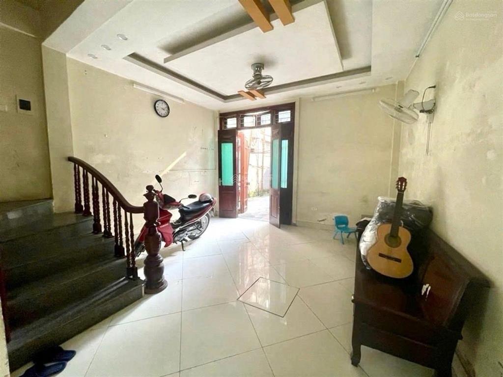 Bán nhà ngõ 178 quan nhân, 35m 5t đang cho thuê, ô tô gần nhà, ngõ rộng đẹp, chỉ 7.9 tỷ