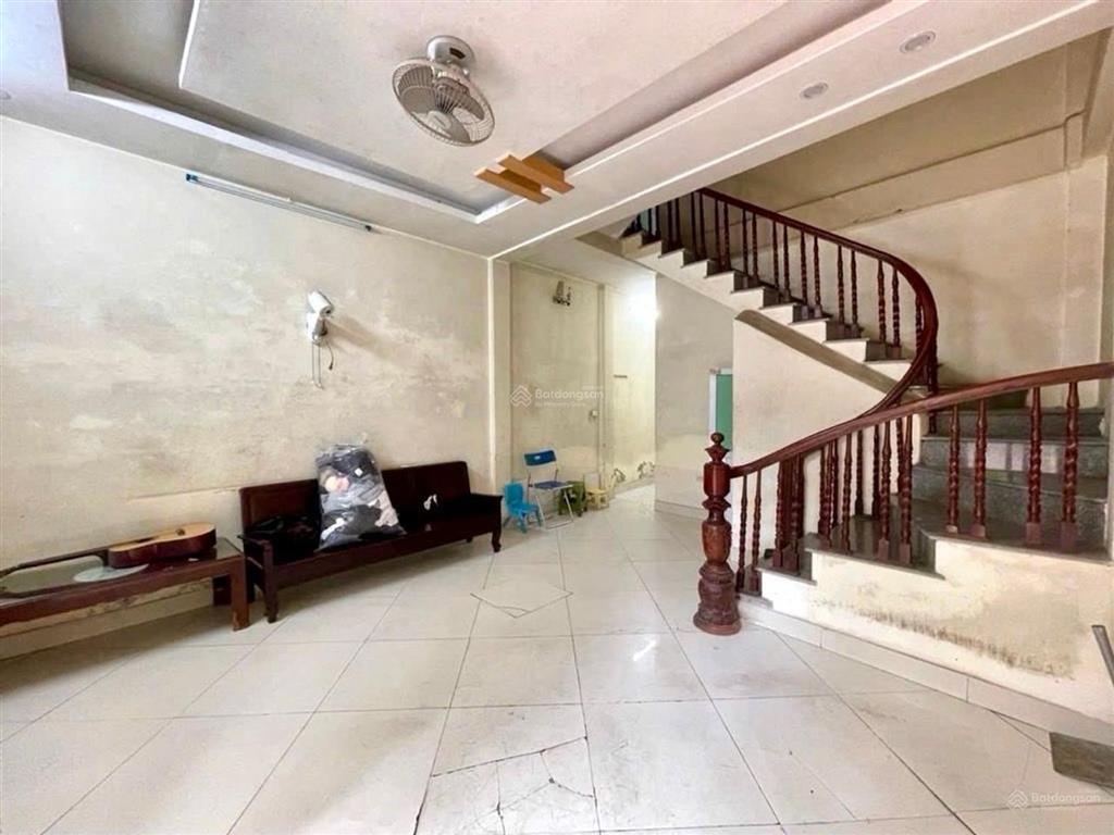 Bán nhà ngõ 178 quan nhân, 35m 5t đang cho thuê, ô tô gần nhà, ngõ rộng đẹp, chỉ 7.9 tỷ