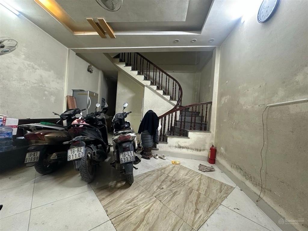 Bán nhà ngõ 178 quan nhân, 35m 5t đang cho thuê, ô tô gần nhà, ngõ rộng đẹp, chỉ 7.9 tỷ