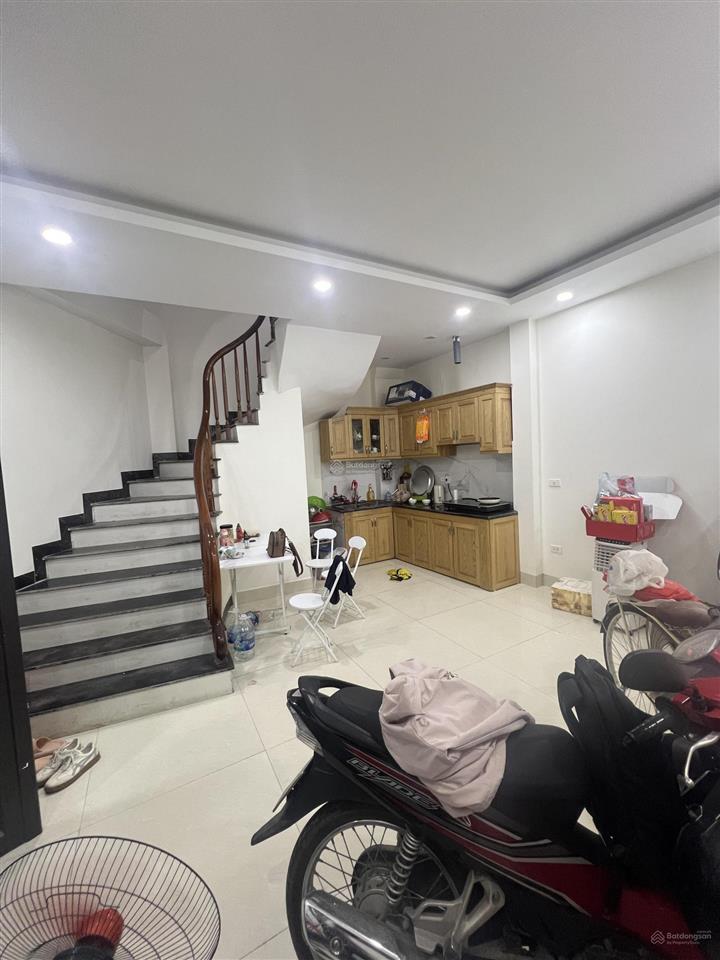 Bán nhanh căn nhà đẹp ở luôn phố nhổn 46m2 x 5t 20m ra đường oto kđt sầm uất  giá 6.4 tỷ (có tl)