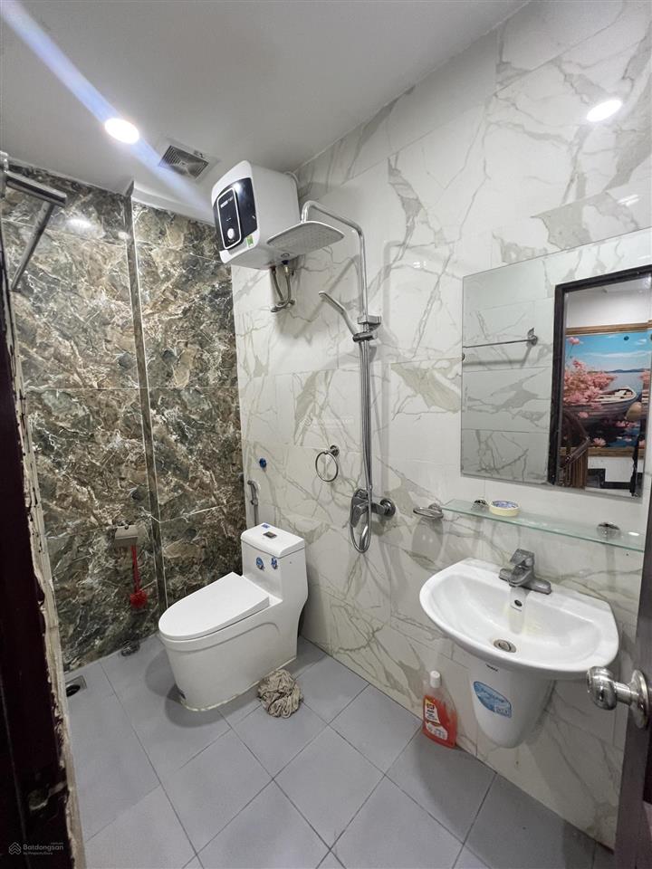 Bán nhanh căn nhà đẹp ở luôn phố nhổn 46m2 x 5t 20m ra đường oto kđt sầm uất  giá 6.4 tỷ (có tl)