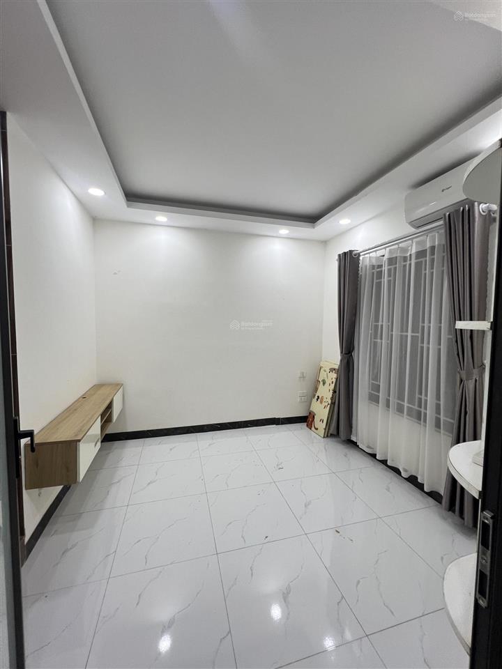 Bán nhanh căn nhà đẹp ở luôn phố nhổn 46m2 x 5t 20m ra đường oto kđt sầm uất  giá 6.4 tỷ (có tl)