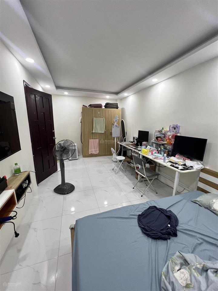 Bán nhanh căn nhà đẹp ở luôn phố nhổn 46m2 x 5t 20m ra đường oto kđt sầm uất  giá 6.4 tỷ (có tl)