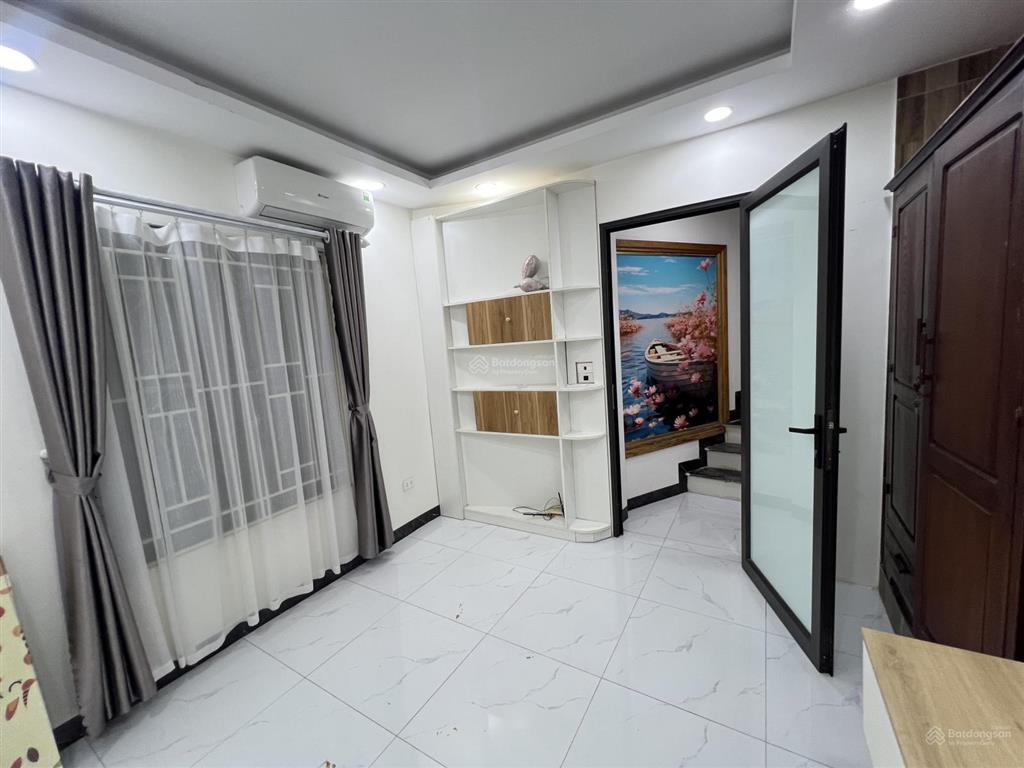 Bán nhanh căn nhà đẹp ở luôn phố nhổn 46m2 x 5t 20m ra đường oto kđt sầm uất  giá 6.4 tỷ (có tl)