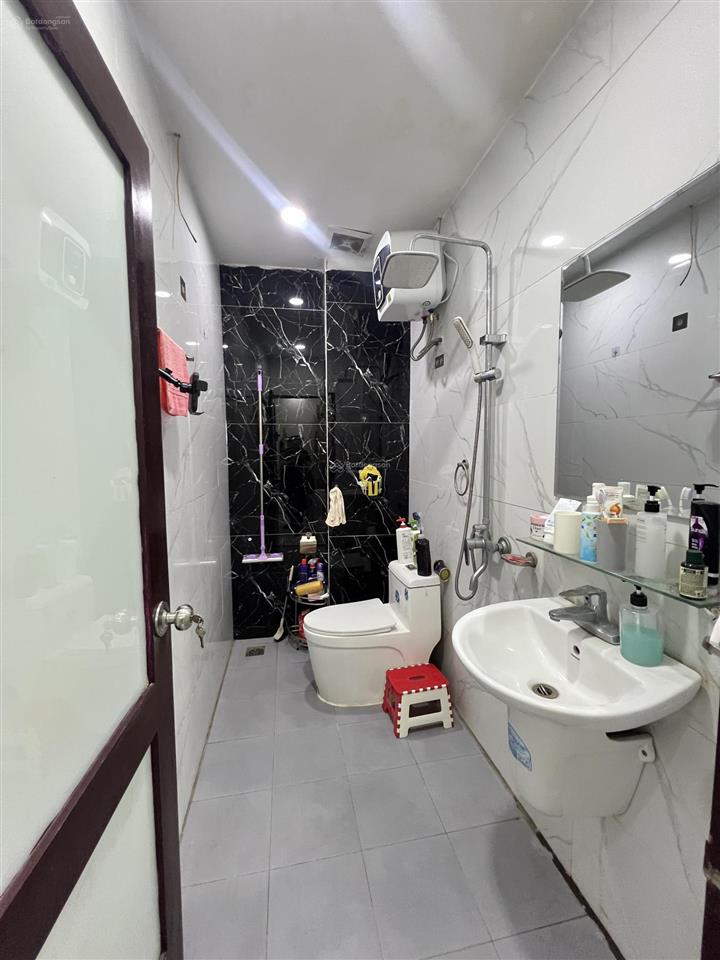 Bán nhanh căn nhà đẹp ở luôn phố nhổn 46m2 x 5t 20m ra đường oto kđt sầm uất  giá 6.4 tỷ (có tl)