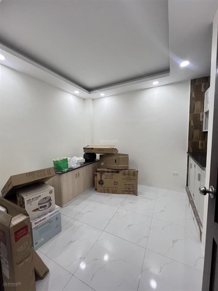 Bán nhanh căn nhà đẹp ở luôn phố nhổn 46m2 x 5t 20m ra đường oto kđt sầm uất  giá 6.4 tỷ (có tl)