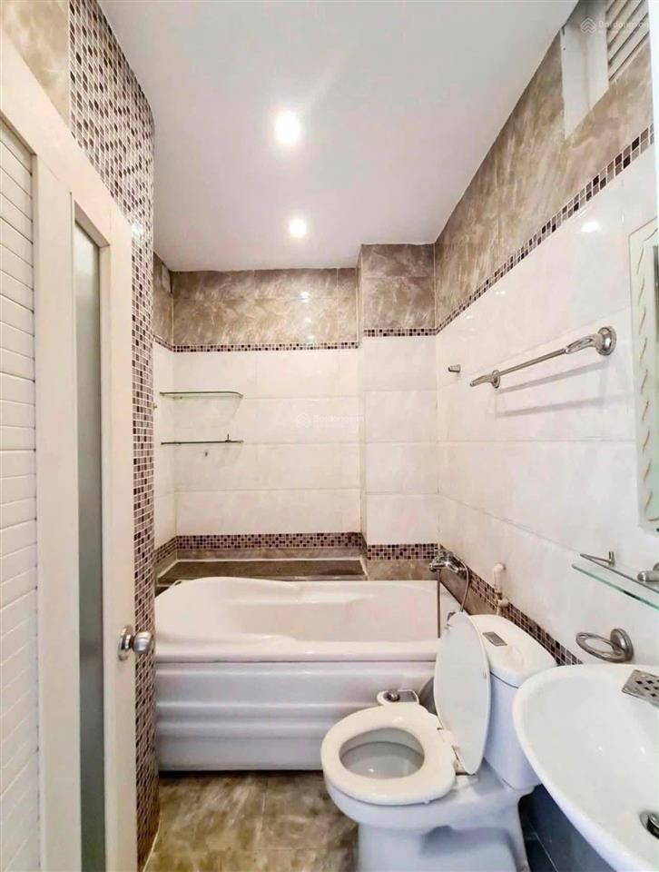 Nhà mặt tiền 3 tầng lý tự trọng giao đống đa  hải châu  đà nẵng. rẻ nhất khu vực chỉ 10 ty nhỉnh.
