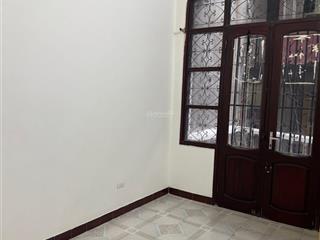 Chính chủ cho thuê nhà phương maigiải phónghồ phương mai45m2.chỉ 20 mét ra hồ.3 pn. 0924 280 ***