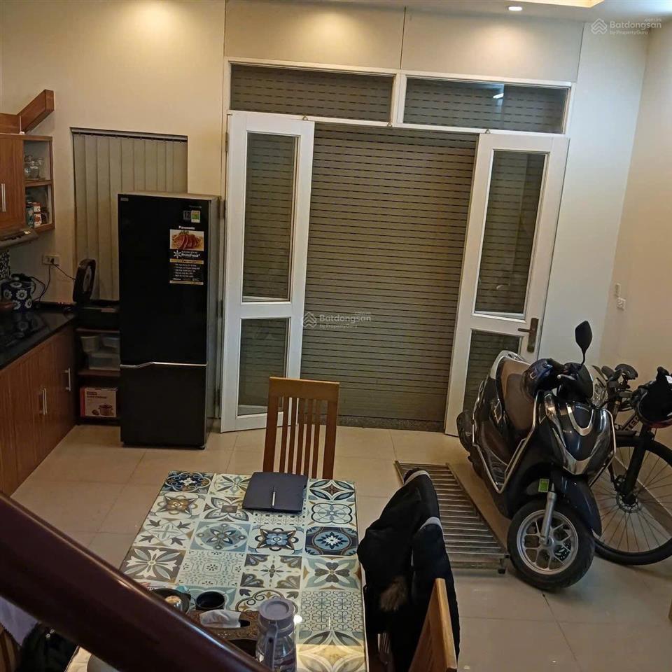 Bán nhà triều khúc. ngã 3 ngõ 300 nguyễn xiển. 40m2 xây 6t full nội thất. giá 6tỷ7.  0924 280 ***
