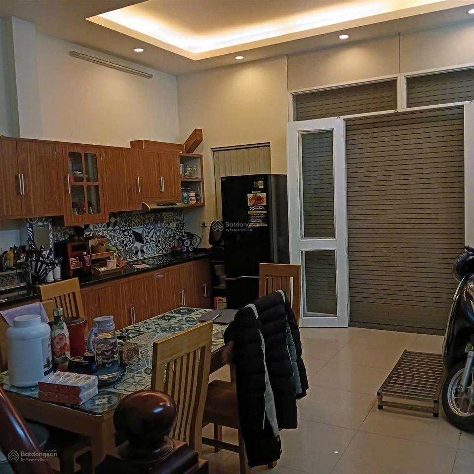 Bán nhà triều khúc. ngã 3 ngõ 300 nguyễn xiển. 40m2 xây 6t full nội thất. giá 6tỷ7.  0924 280 ***