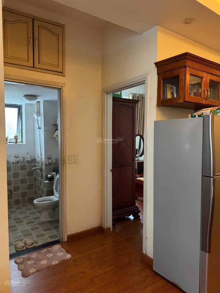 Bán nhà tập thể ngõ 95 chùa bộc, tầng 2, sổ đỏ 42m2, nội thất cơ bản, cạnh hv ngân hàng, giá 3,4 tỷ