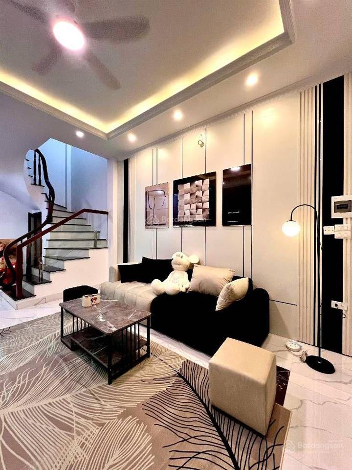 7tỷ hơn nhà xây mới full nt mt 4m phân lô ô tô đỗ cửa,rất gần tttm aeon,cầu vĩnh tuy,công viên