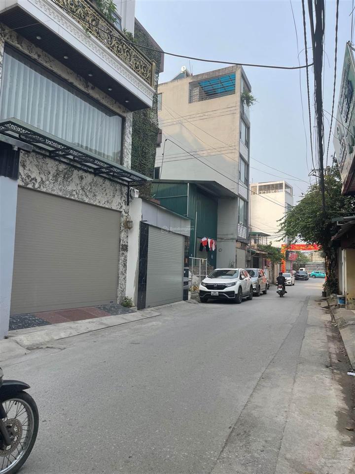 7 tỷ nhà xây mới full nt  mt 4m phân lô ô tô đỗ cửa, rất gần tttm aeon, cầu vĩnh tuy, công viên