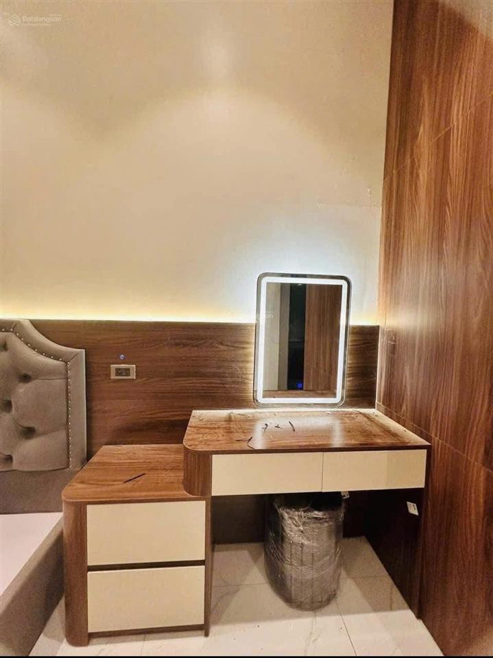Giảm sốc 2 tỷ nhà 6 tầng thang máy thoáng sáng, ngõ ô tô, gần mặt phố,tôn đức thắng đống đa, sổ đẹp