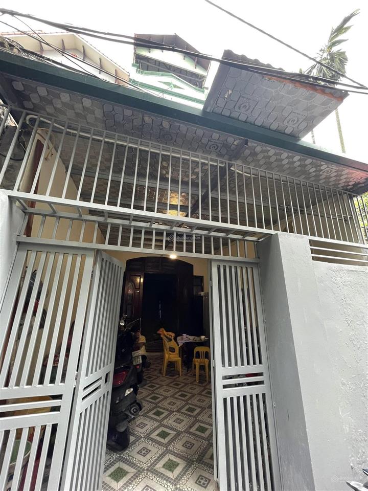 Gia đình đi định cư nước ngoài cần bán căn nhà phố ngọc lâm 93m2  4tầng  ngõ đẹp nhất chỉ 12.3 tỷ