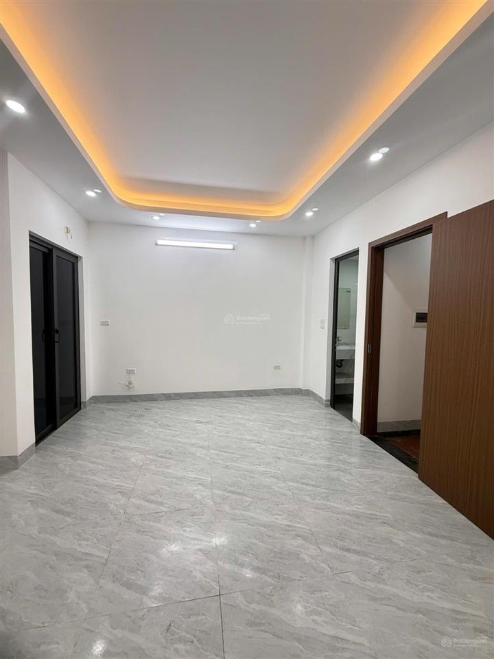 Nhà mới cầu diễn 5 tầng đẹp lung linh 5 m ra ô tô mặt tiền rộng sổ vuông đẹp diện tích 31m 8,6 tỉ