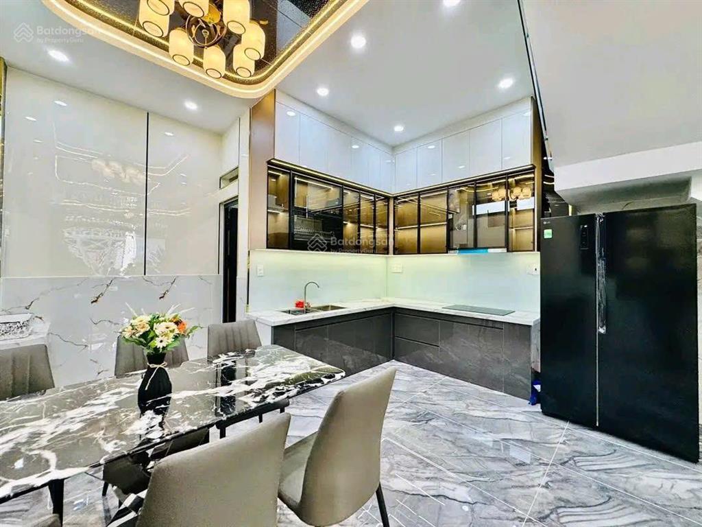 Bán nhà 75m2 đường nguyễn trọng tuyển phú nhuận, giá 2tỷ950, cho thuê 24tr, gần bệnh viện tâm anh