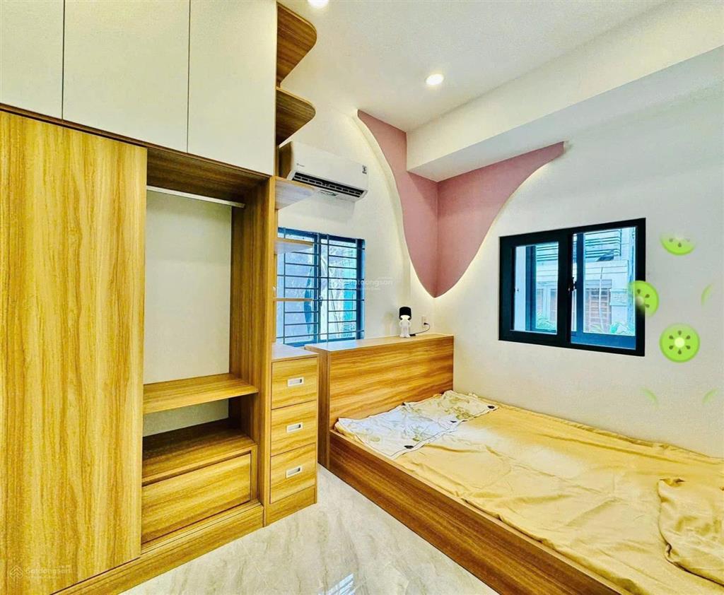 Chủ cần bán nhà, đường ôtô lê thánh tôn  quận 1, giá 4tỷ430, cho thuê 28triệu, gần chợ bến thành