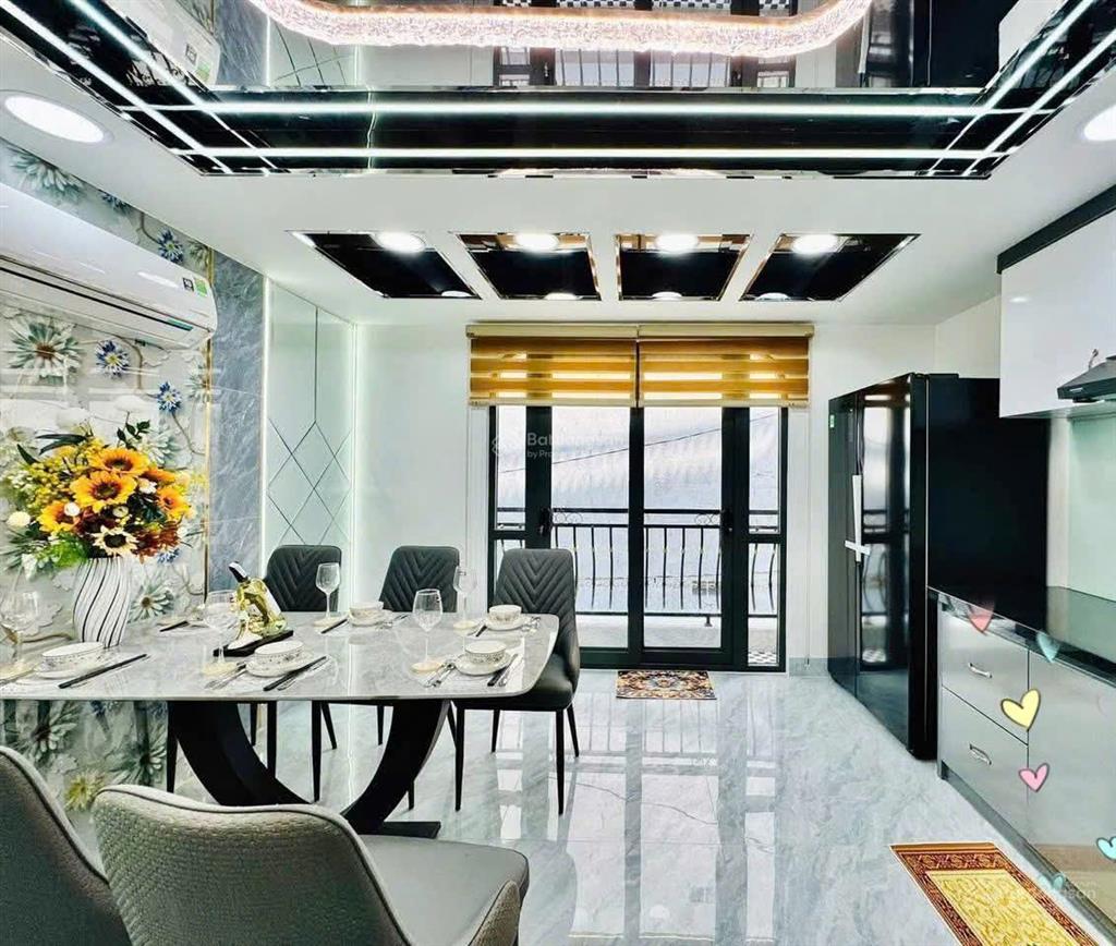 Chủ cần bán nhà, đường ôtô lê thánh tôn  quận 1, giá 4tỷ430, cho thuê 28triệu, gần chợ bến thành